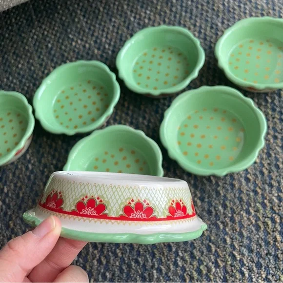 NWT PIONEER WOMAN Floral Polka Dot Christmas Mini Pie Plates Stoneware Set of 8 - Picture 2 of 3